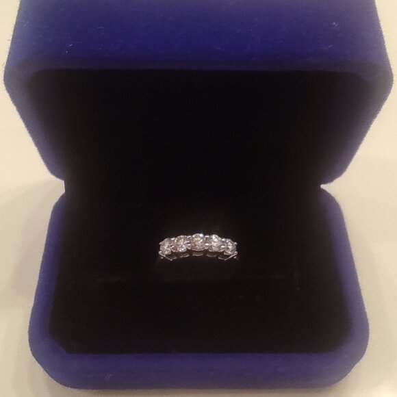 LADY'S 5 DIAMOND RING 1.15ct. 18 CARAT WHITE GOLD - Picture 1 of 12